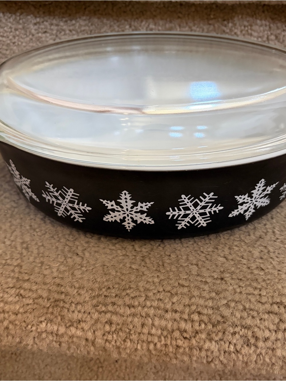 Pyrex Black Snowflake Casserole 045 with Clear Lid - Picture 3 of 5